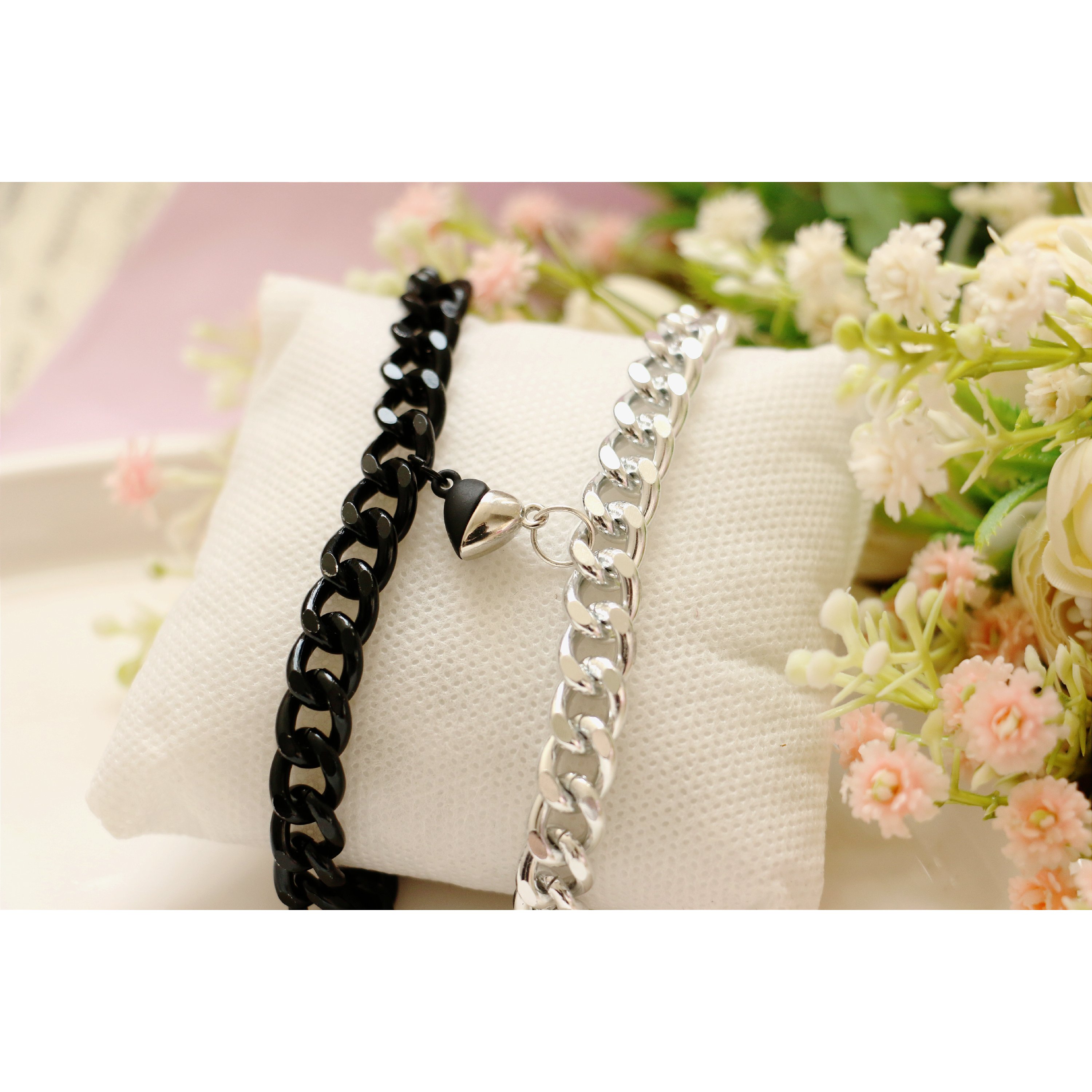 ست دستبند مگنتی قلبی زنجیر کارتیر  مشکی  نقره ای 