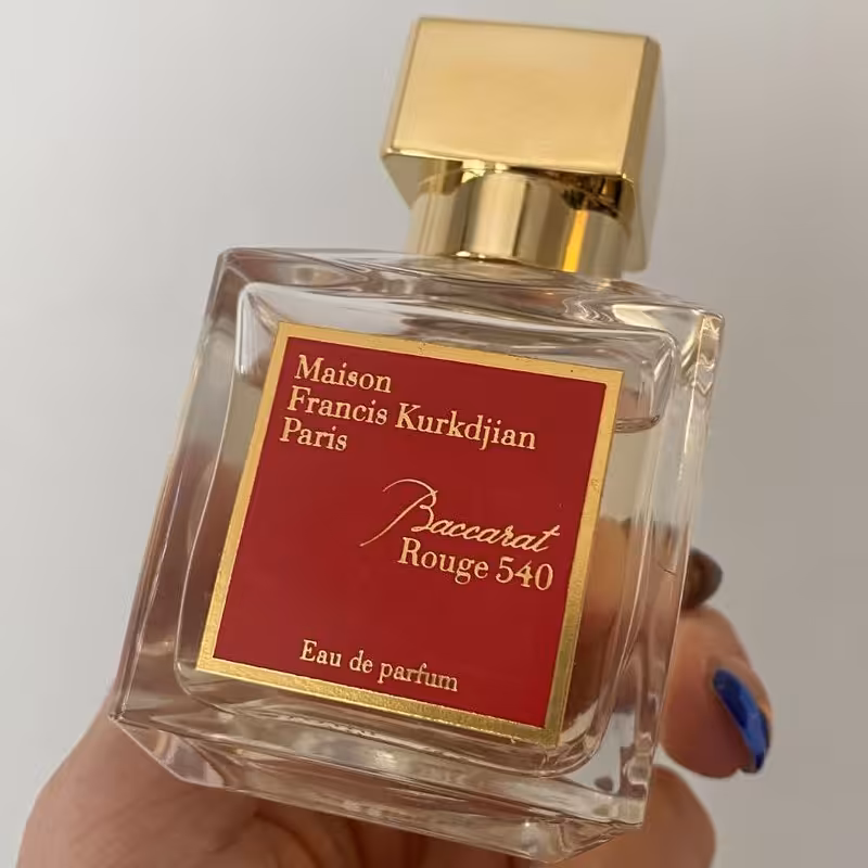 ادکلن باکارات رژ 540 سفید باراکات  رژ 540 فراگرنس ورد Barakkat rouge 