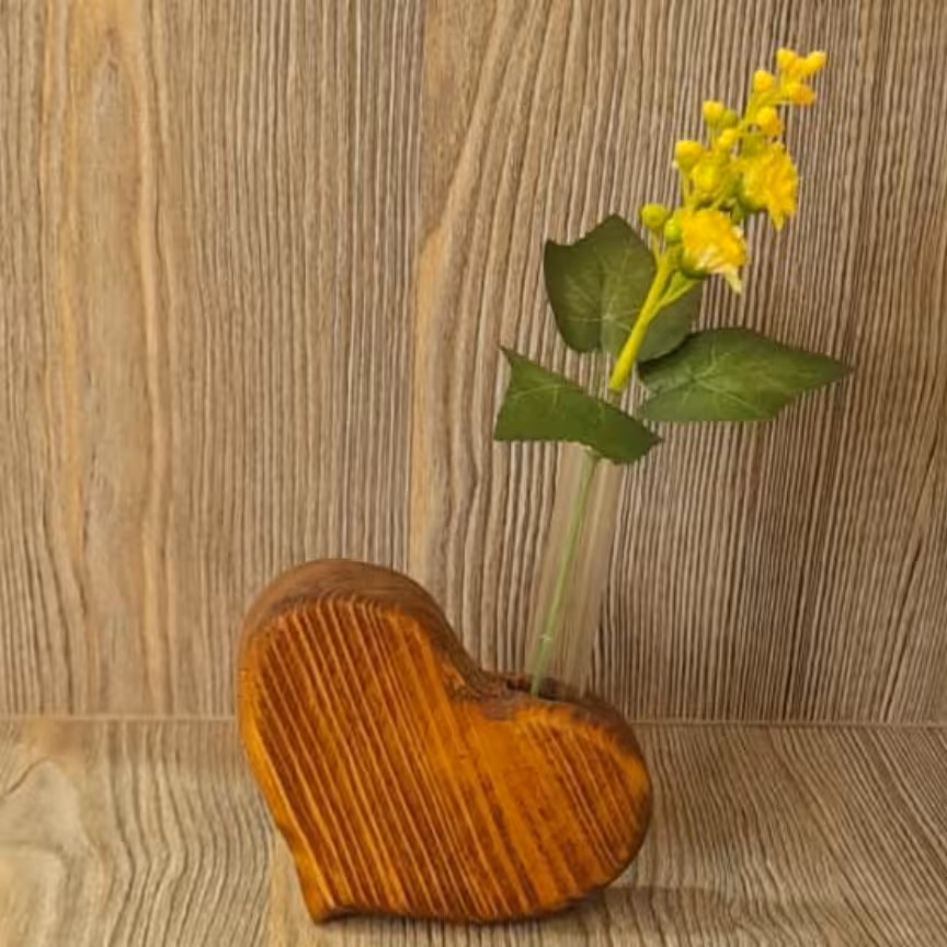 گلدان فانتزی چوبی طرح قلب   در دو رنک قهوه ای و رنگ طبیعی چوب سایز 10در10