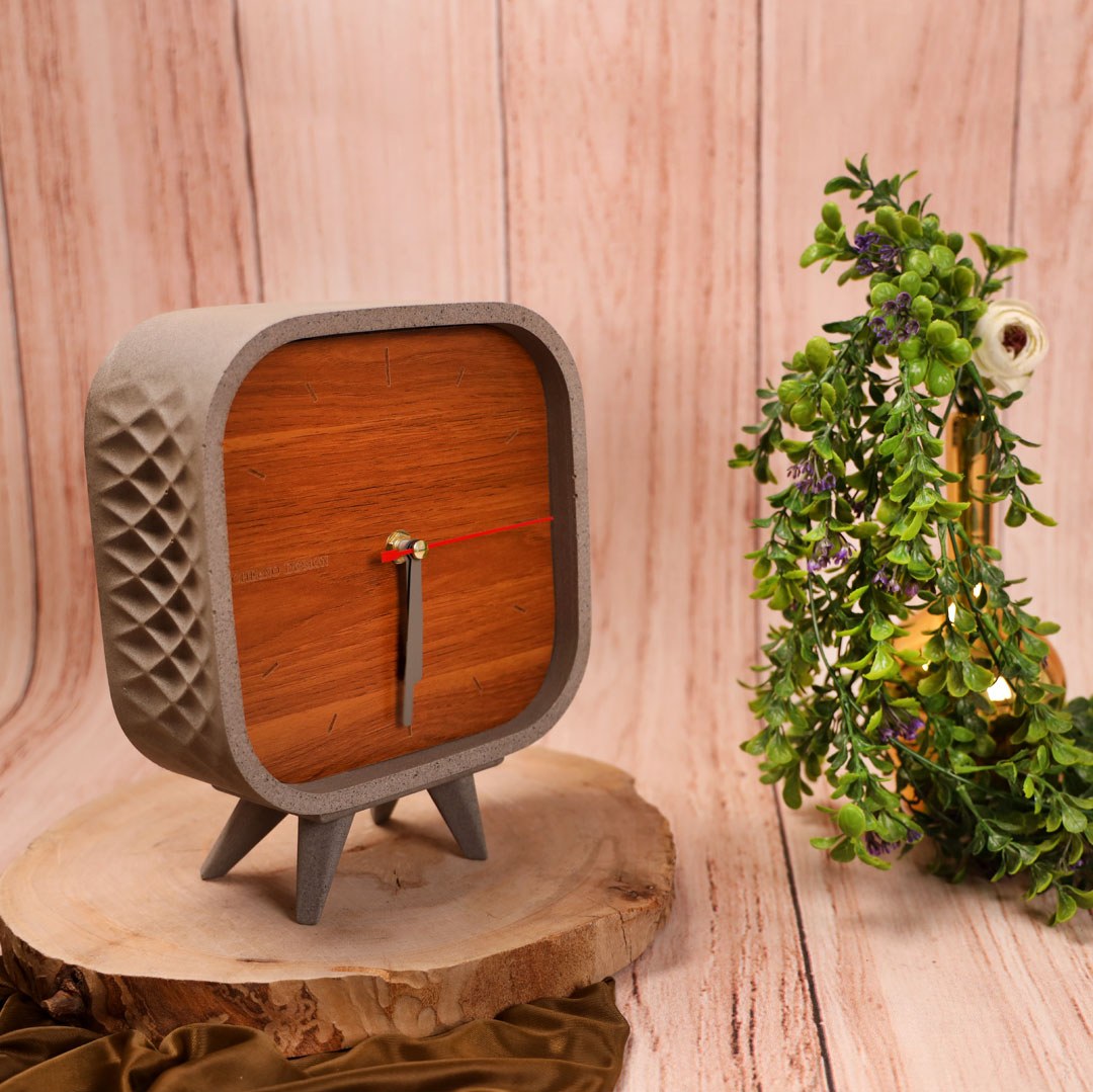 ساعت طوسی صفحه چوب کوچک