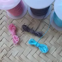 نخ دستبندی در  رنگهای صورتی آبی و طوسی شیری و گلبهی (هلویی) 5 متری. مناسب ساخت زیورآلات و تسبیح. نخ دندلیون هم موجوده