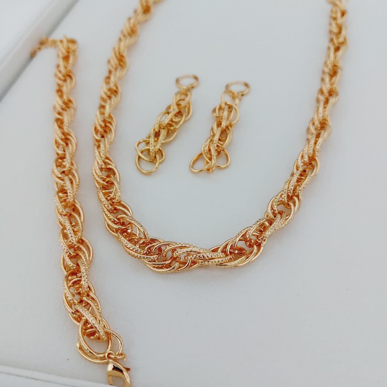 سرویس تراش کد10602 طرح طلا.آبکاری طلا.رنگ ثابت.ضدحساسیت