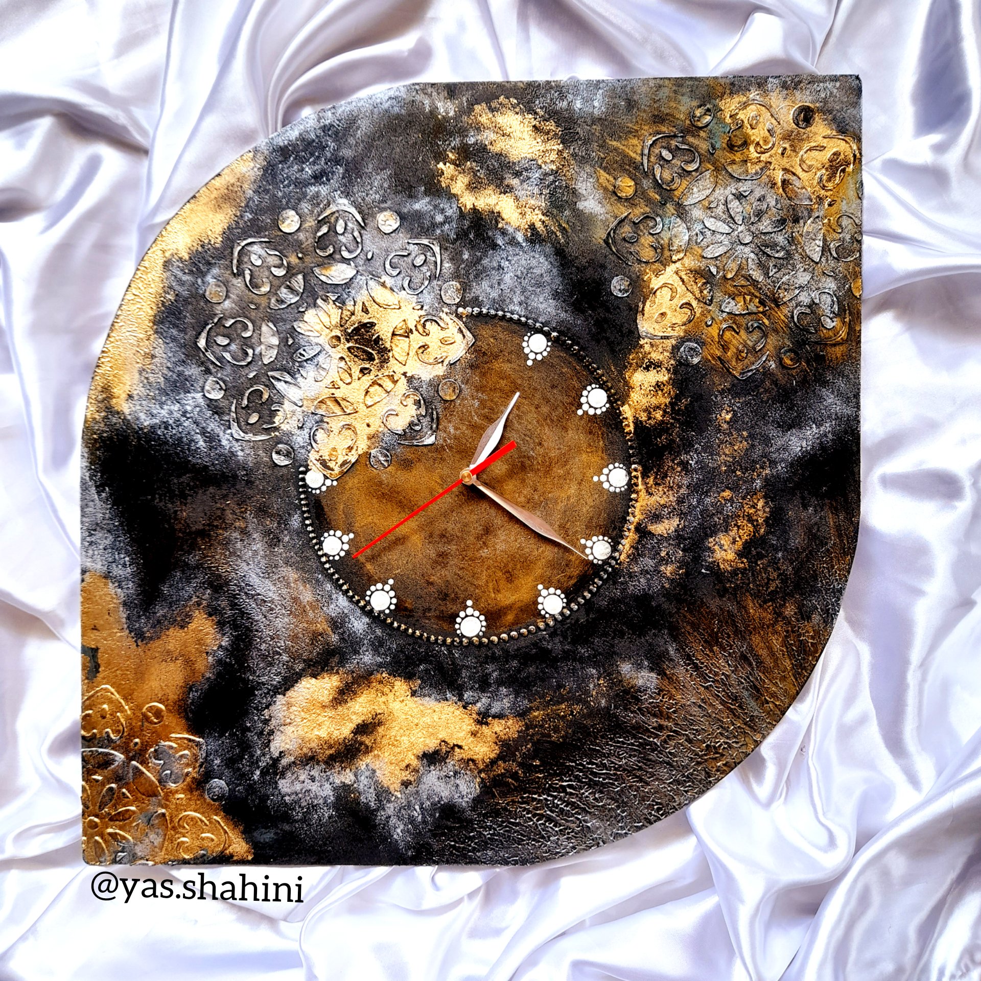 ساعتدیواری چوبی شیک‌