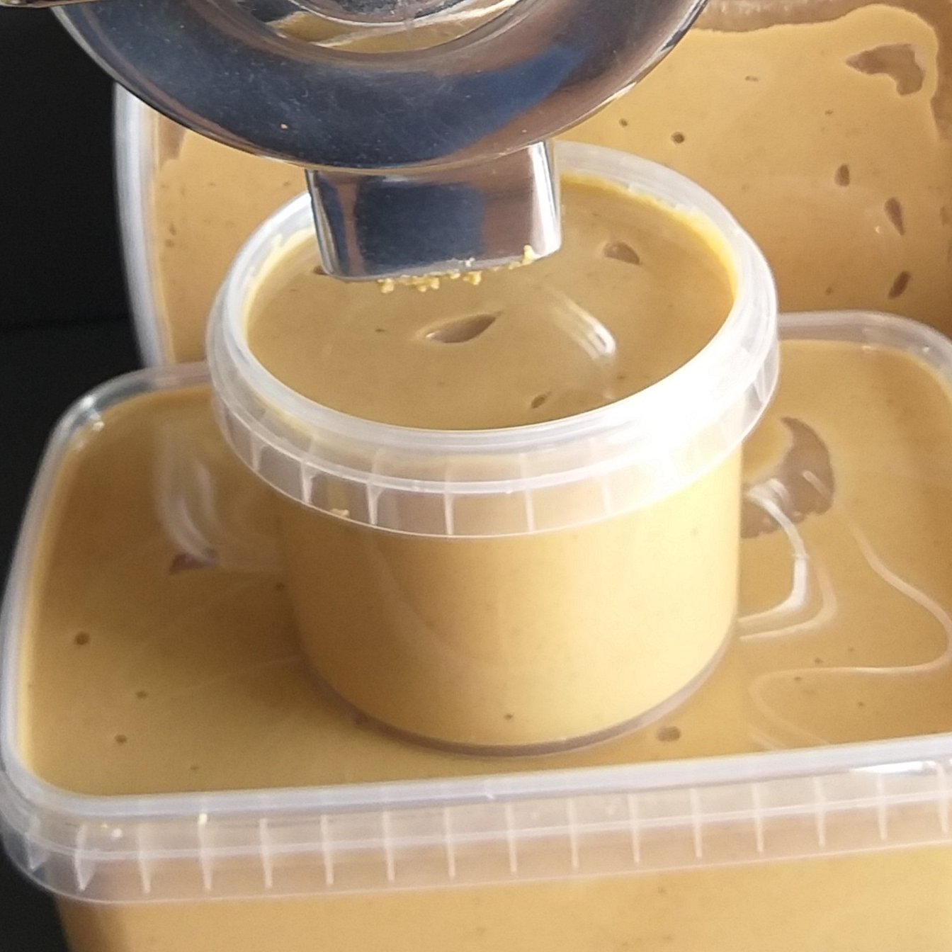 کره بادام زمینی2 کیلویی فرد اعلا  ارسال رایگان