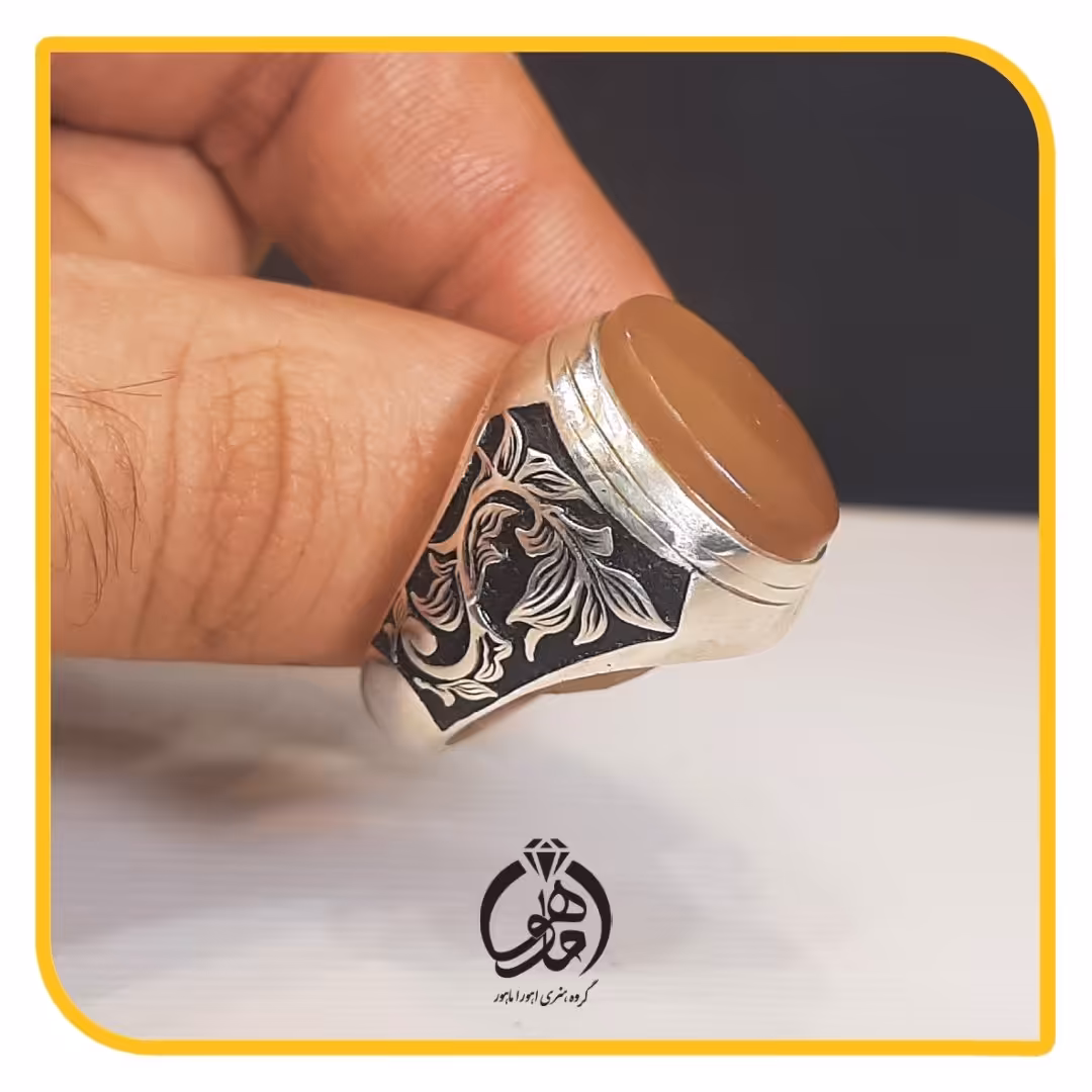 انگشتر عقیق یمنی مدل فیلی
با قلم نفیس و درجه یک