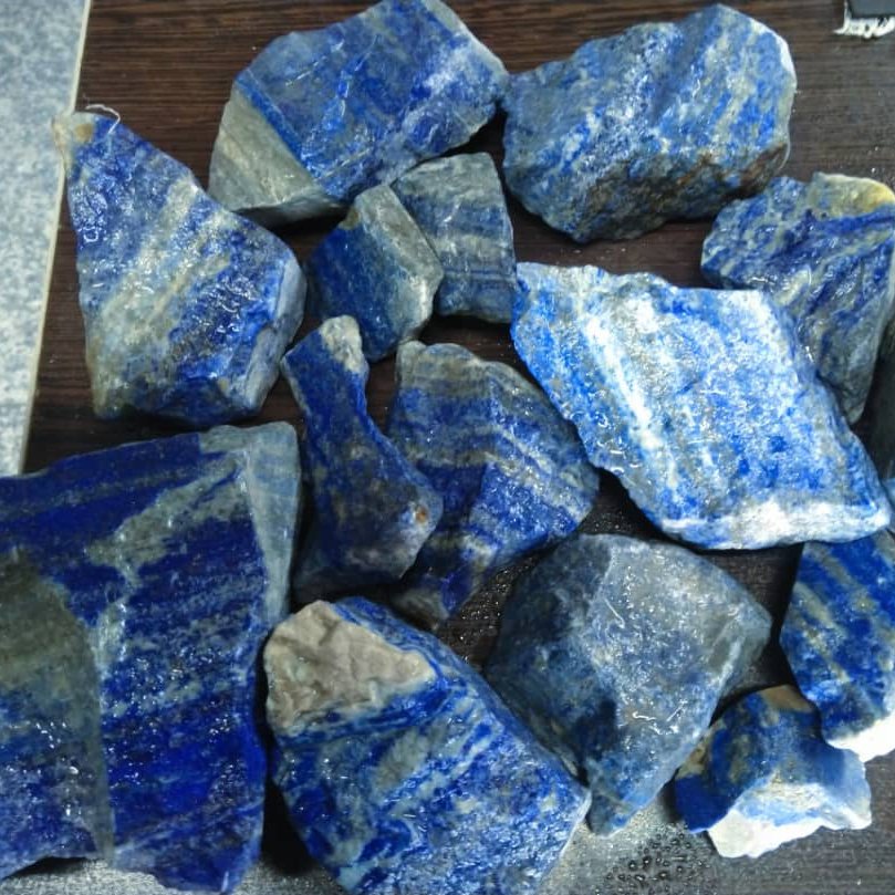 سنگ خام لاجورد افغانستان موجود است