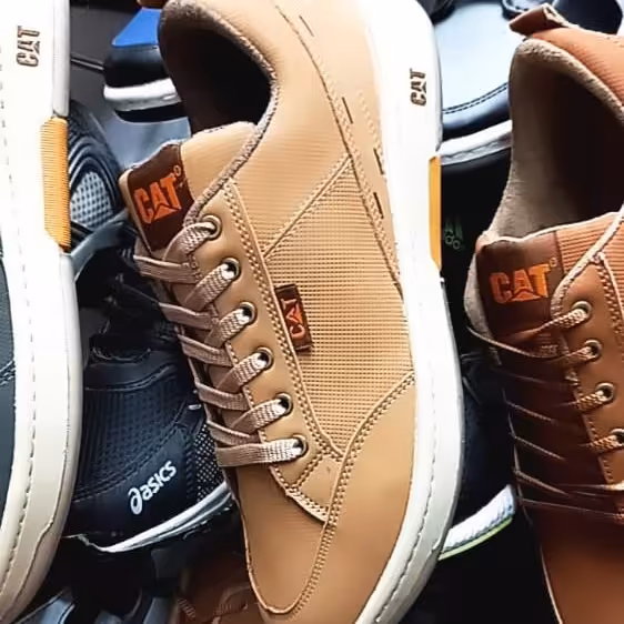 کفش کت از سایز 40 تا 45 رنگهای طوسی ، مشکی،کرم ، عسلی، سفید 