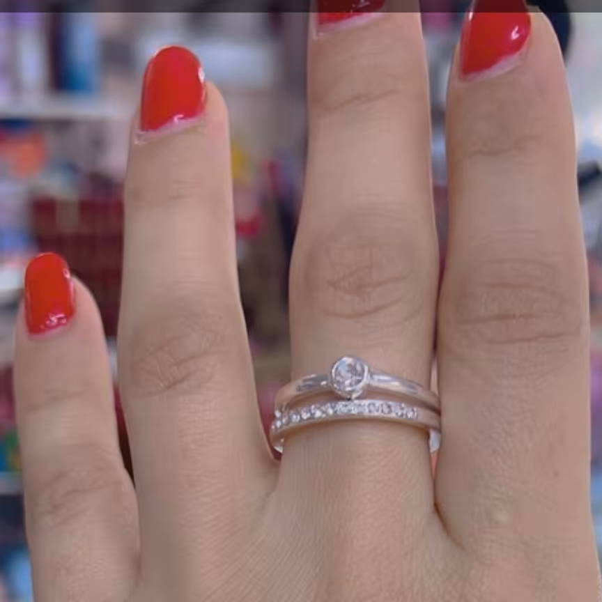 انگشتر ، مدل سولیتر ، تک نگین ، رنگ طلایی نقره ای ، رنگ ثابت ، لطفا قبل سفارش موجودی بگیرید 