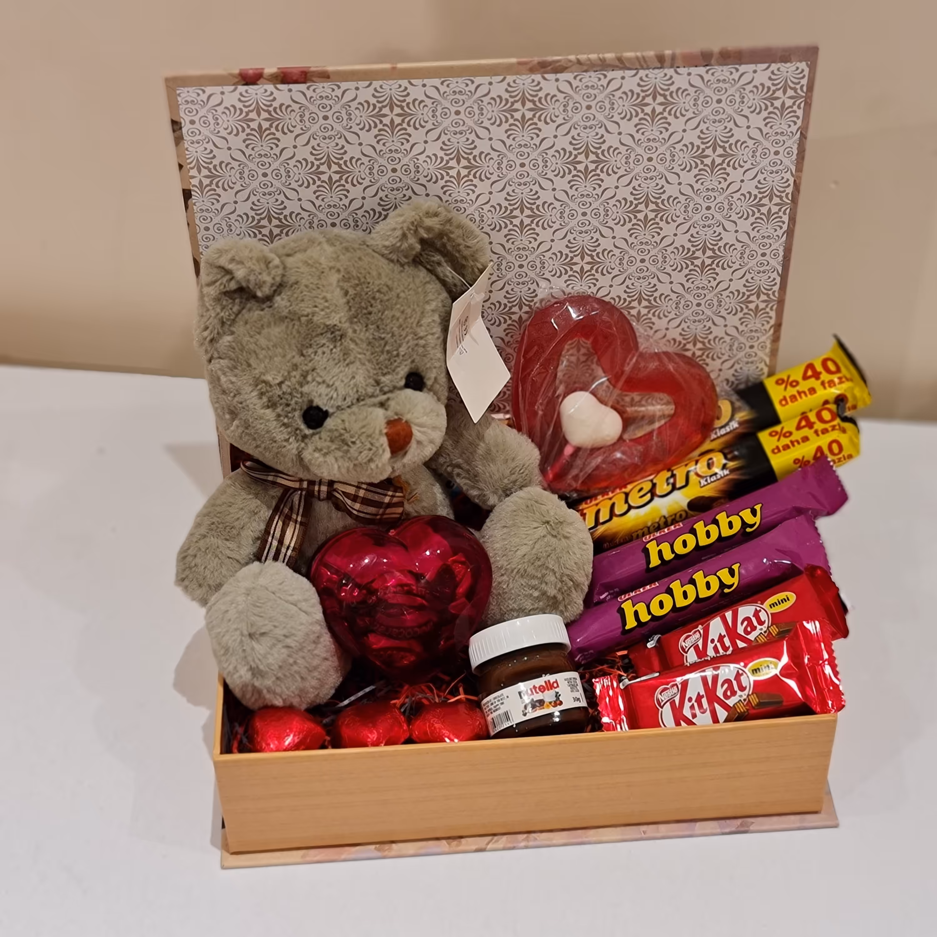 باکس ولنتاین طرح چوب شکلات مترو هوبی کیت کت مینی نوتلا مینی قلبی آبنبات بزرگ قلبی عروسک خرس خارجی 