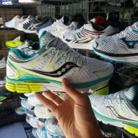کتونی رانینگ وزن 300 رنگ سفید سایز40تا44 برندساکونی 