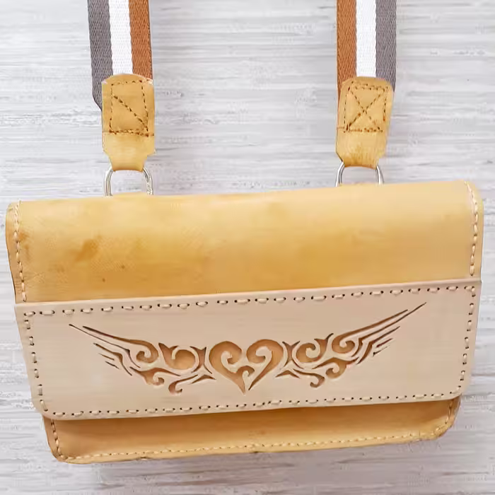 کیف چرم طبیعی کار چرم و چوب 