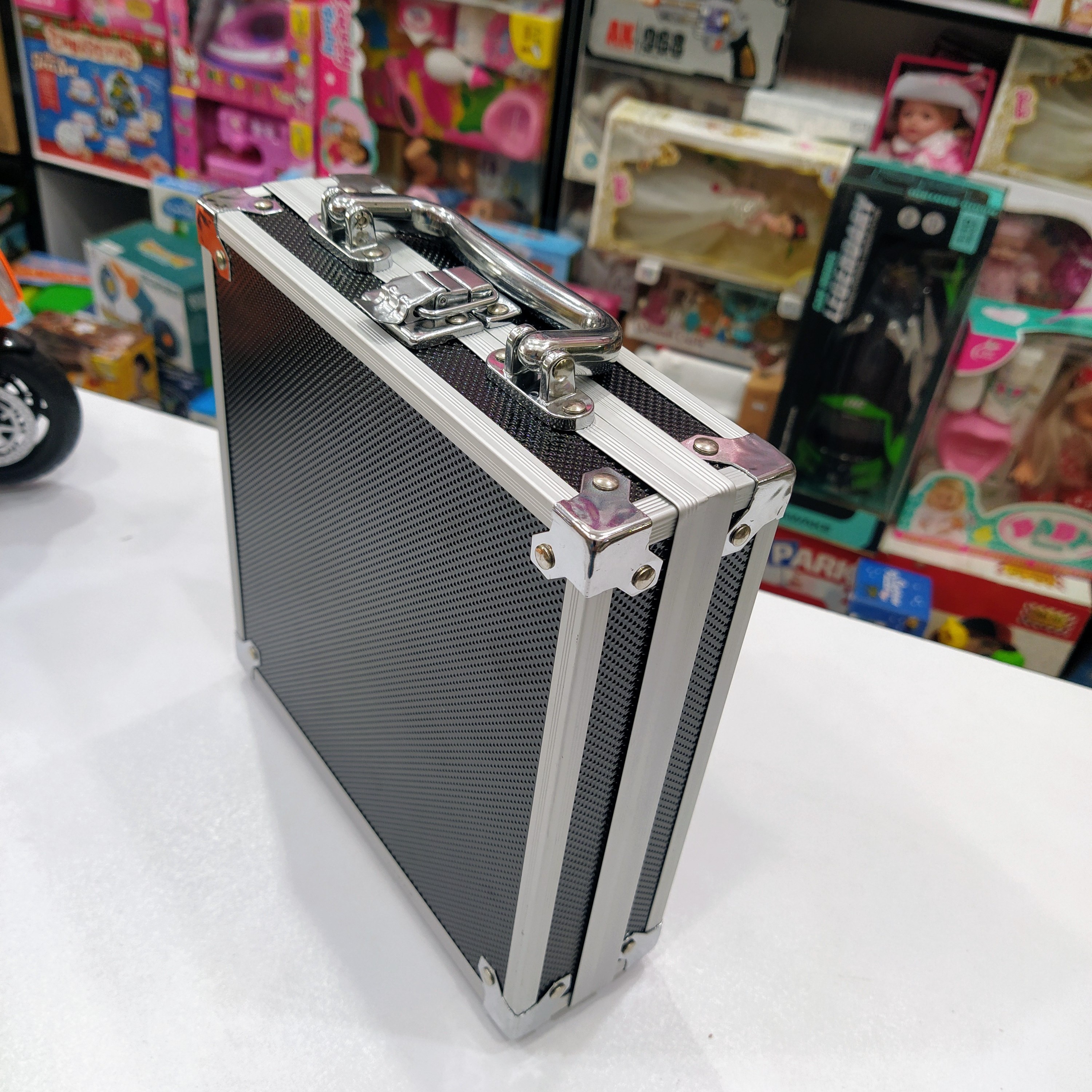 اسباب بازی کیف آرایشی فلزی با لوازم واقعی محصول خارجی باکیفیت 