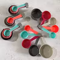 ست پیمانه بزرگ رنگی الگانتدارای رنگ مات و ضدخشمناسب جهت اندازه گیری مواد غذاییاین پیمانه ضخیم، محکم و بادوام  (پس کرایه)