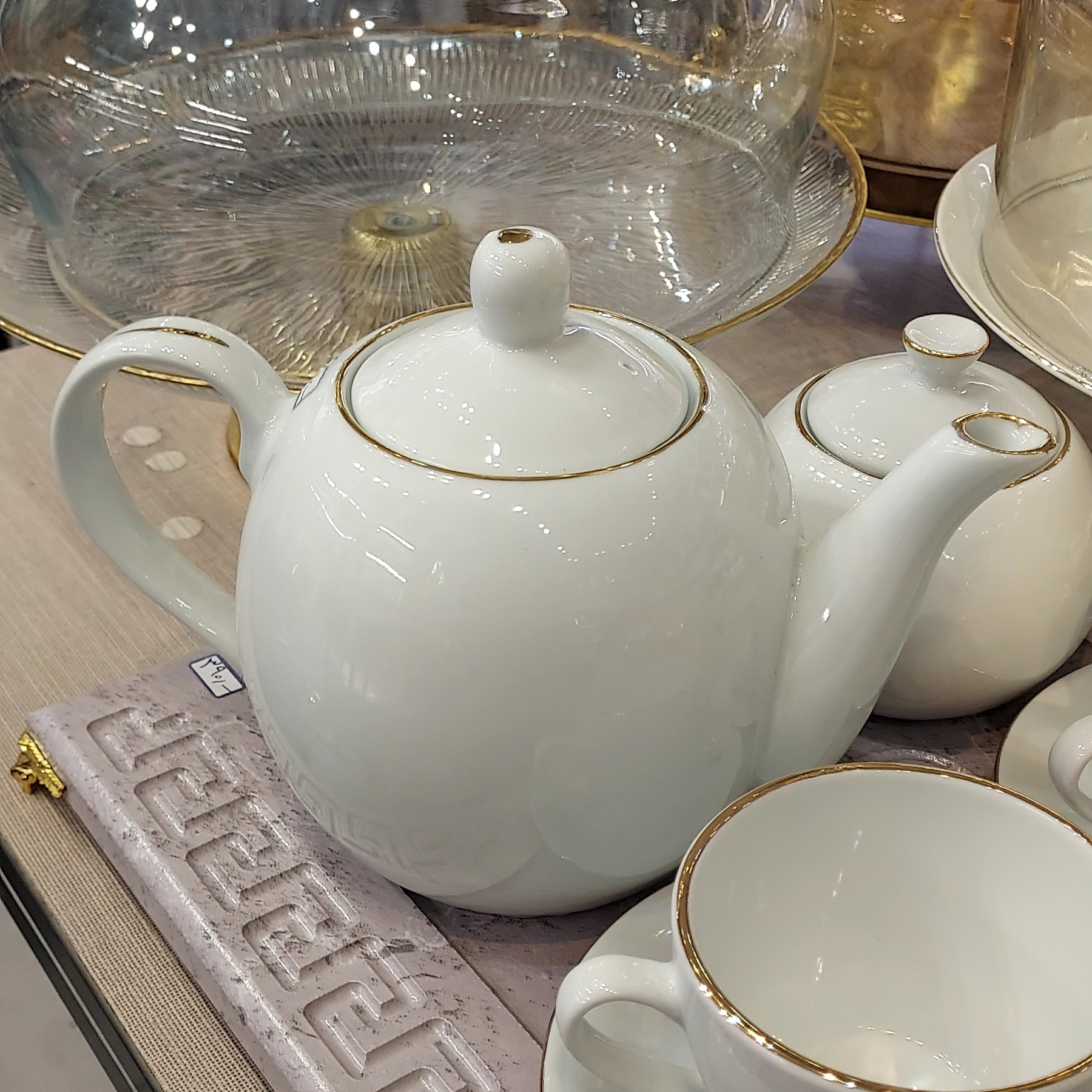 قوری سفید لبه طلا