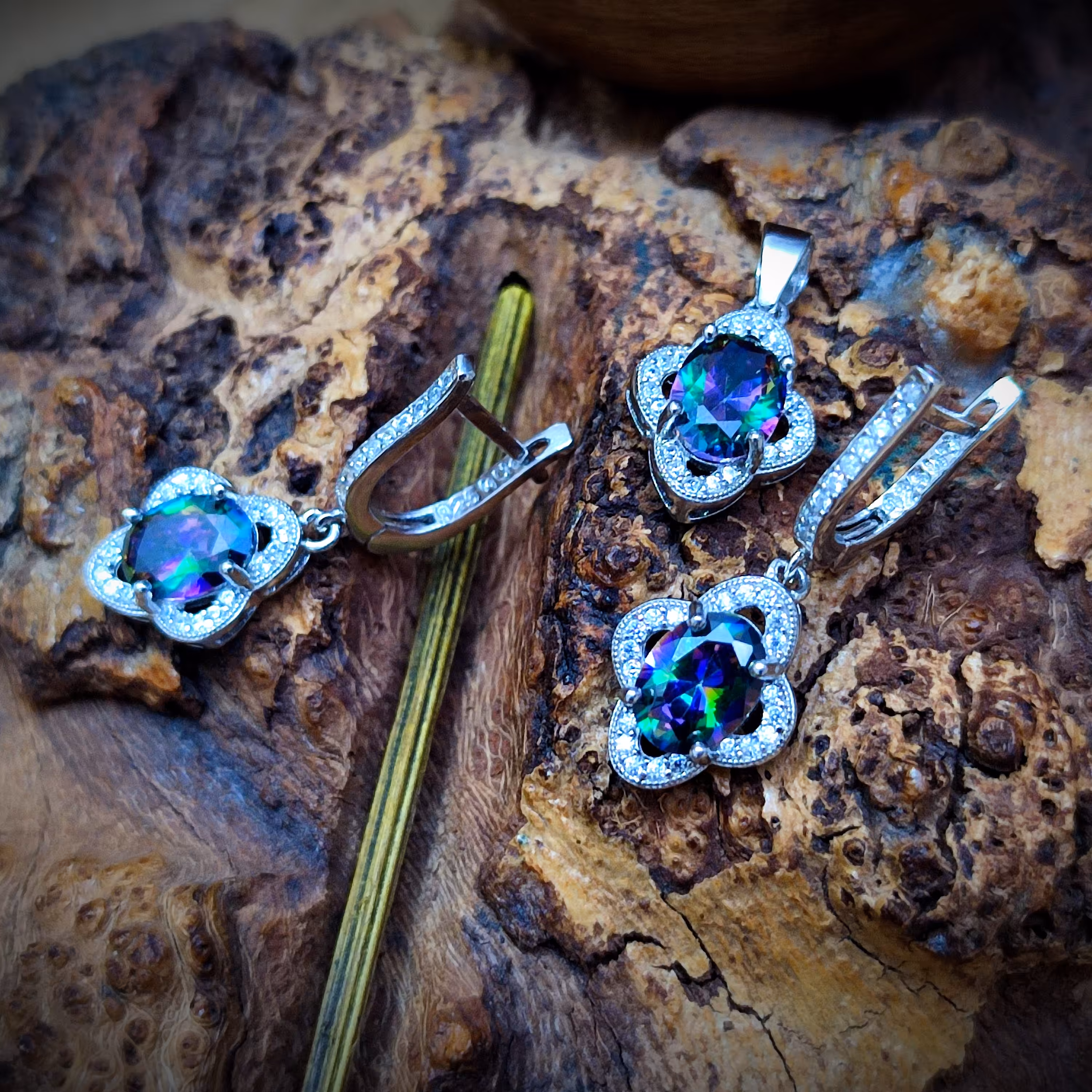 نیم ست نقره طرح جواهر با نگین الکساندریت هفت رنگ 