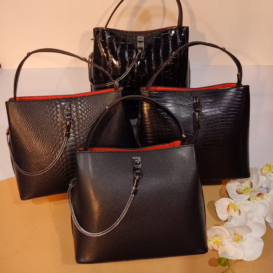 کیف مشکی جذاب سایز 21در25  بانوان قرمز