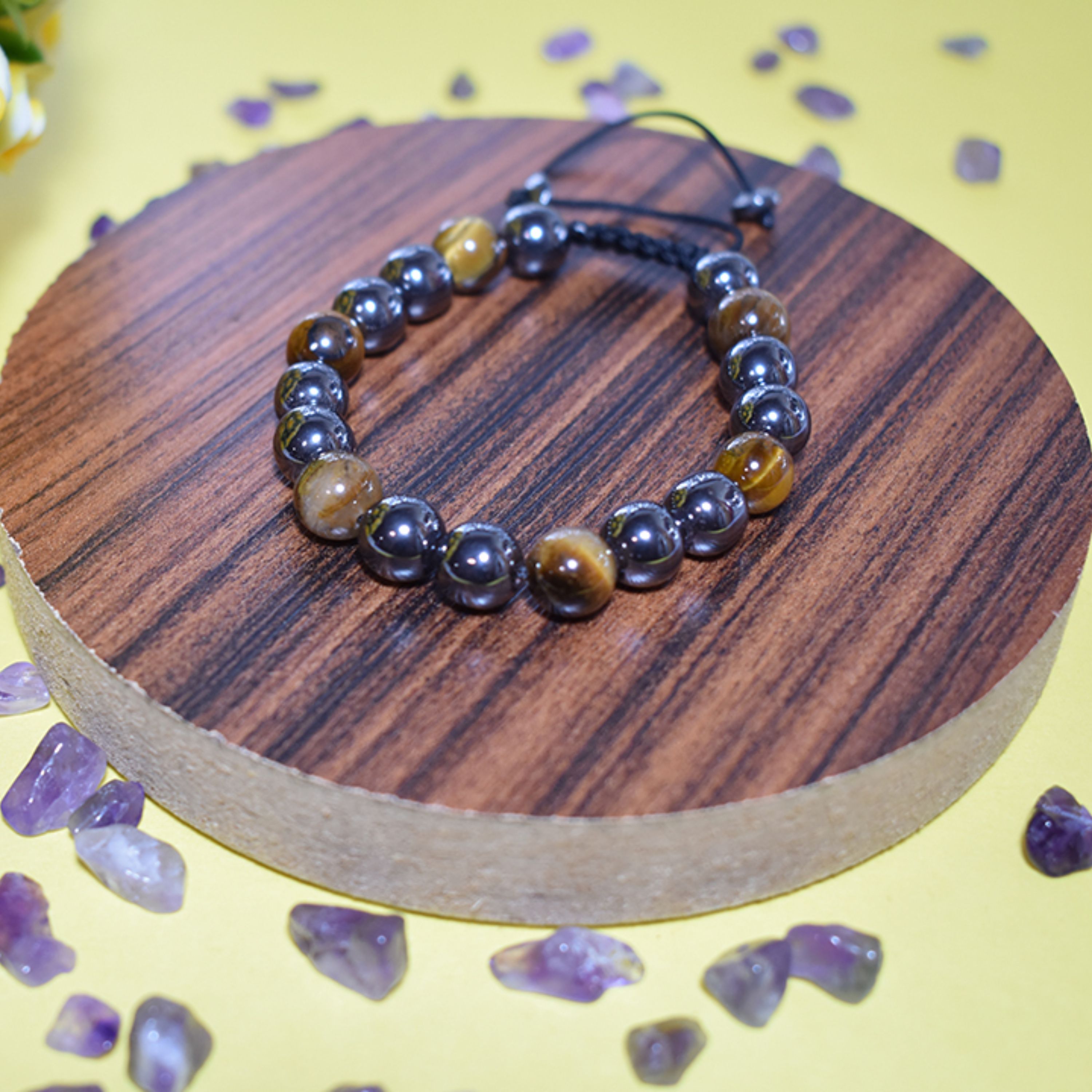 دستبند حدید و چشم ببر