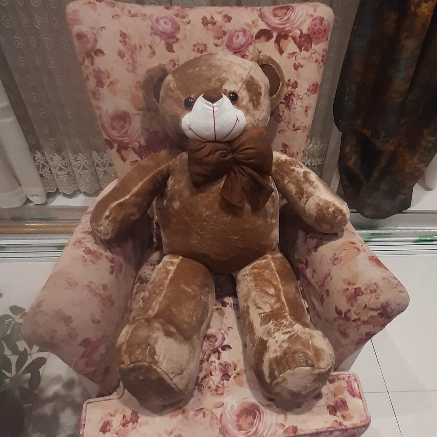 عروسک خرسی شاسخین جنس نیوسافت درجه 1 نرم و ضدحساسیت قابل شستشو پرشده با الیاف درجه 1 سایز 1 متری