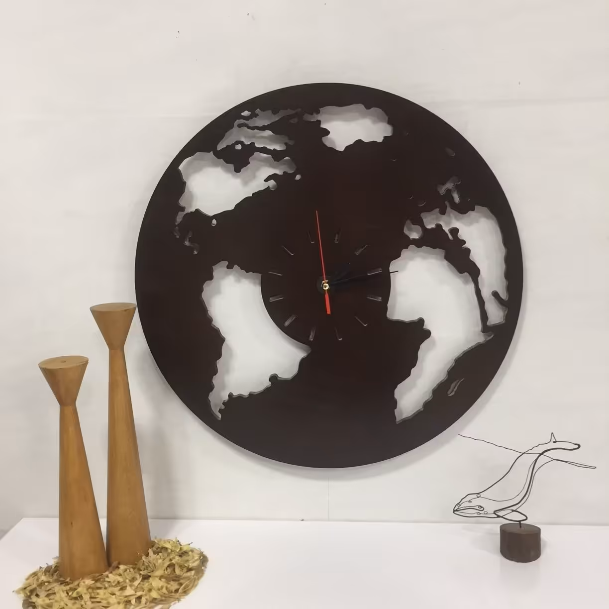ساعت چوبی مدرن طرح کره زمین با موتور آرامگرد و بی صدا