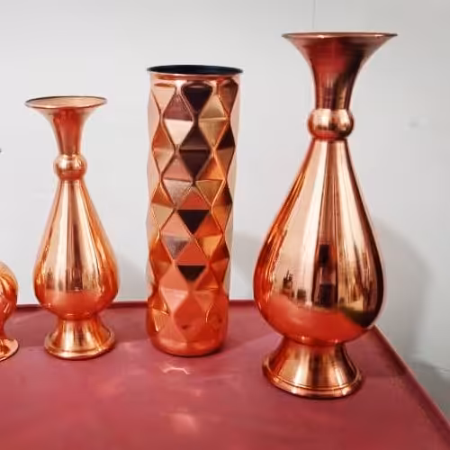 گلدان ساده متوسط سمت چپ اولی