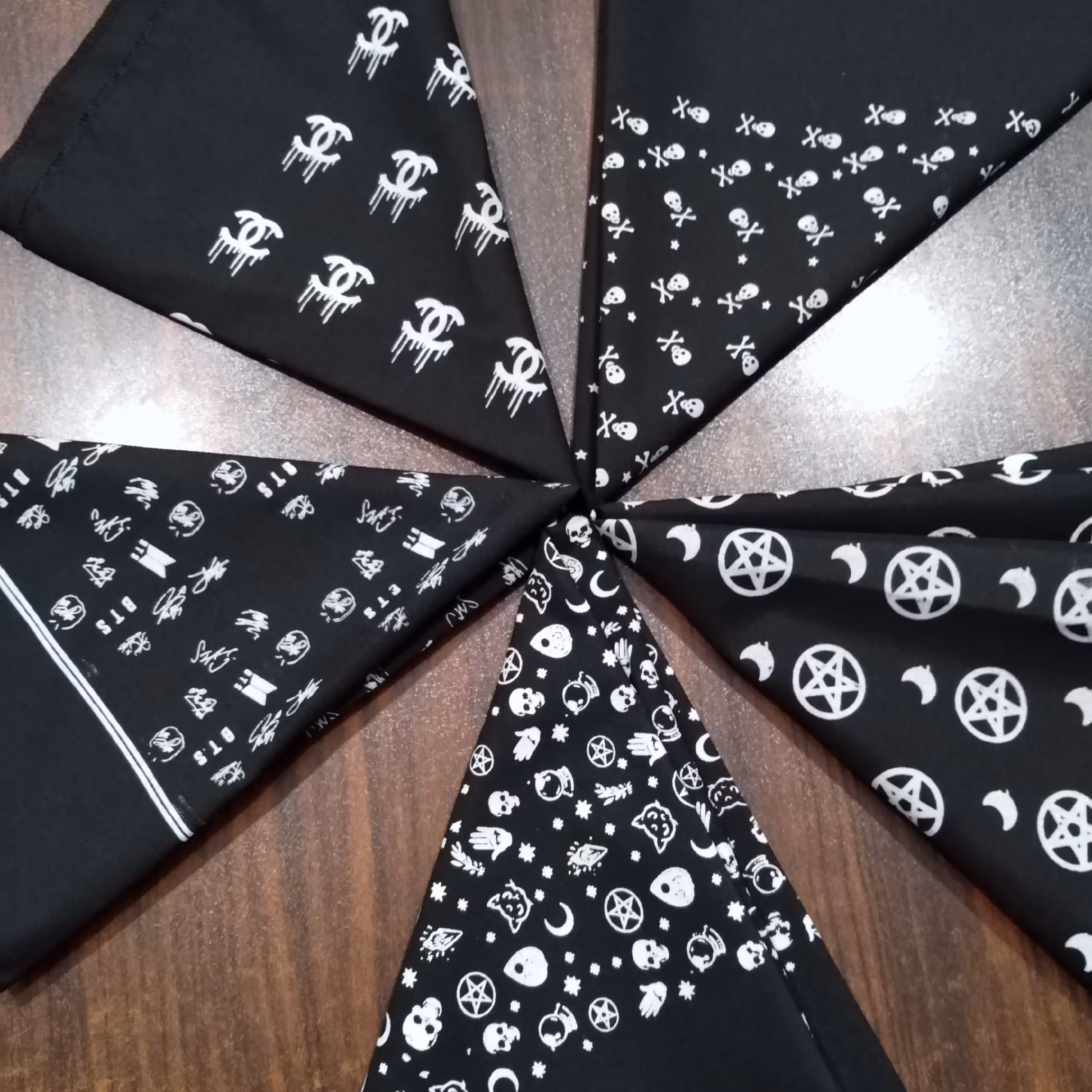 دستمال سر. مشکی. طرح دار. سایز 50در 50