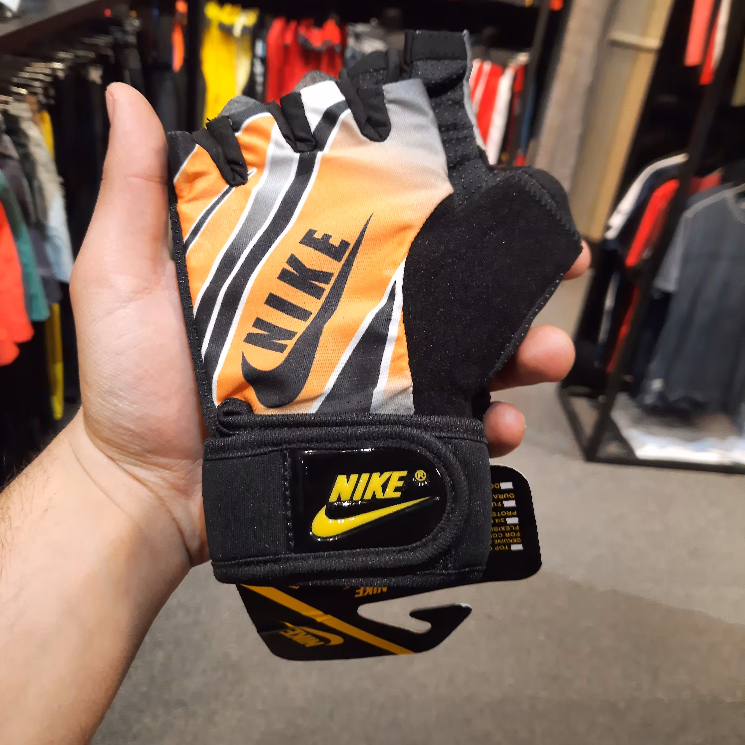 دستکش بدنسازی وارداتی برند نایک رنگ نارنجی لباس بدنسازی کاراکو