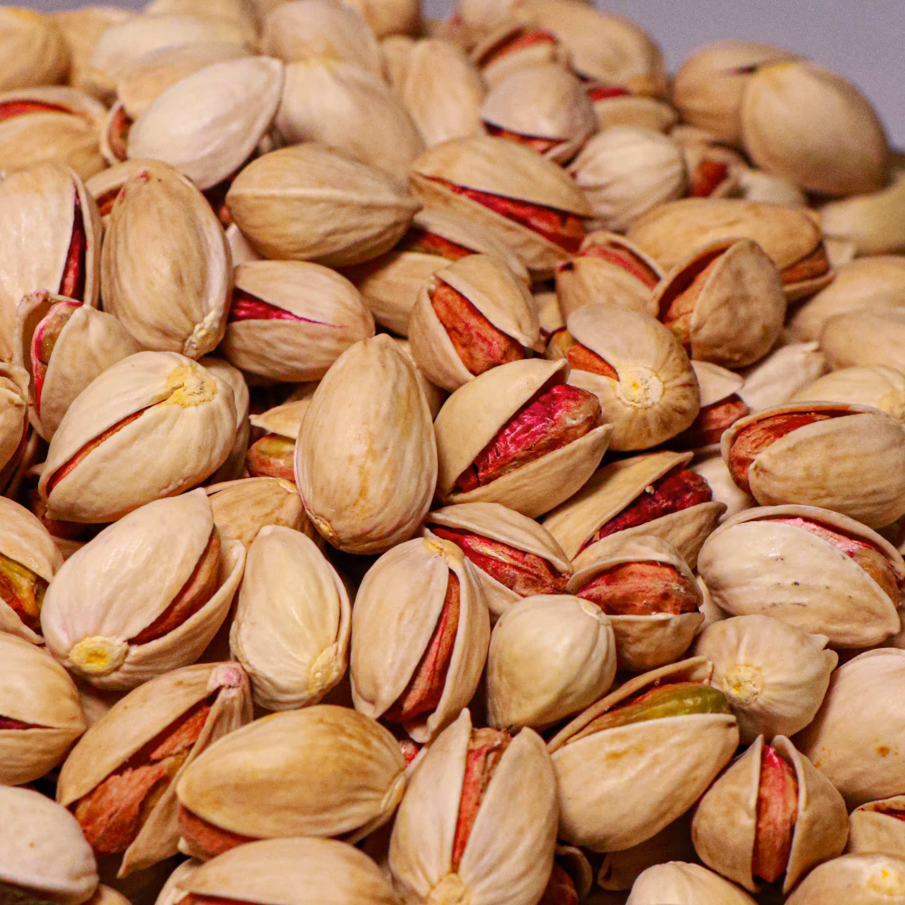 پسته احمد آقایی درجه یک صادراتی 500 گرمی ویژه عید نوروز 