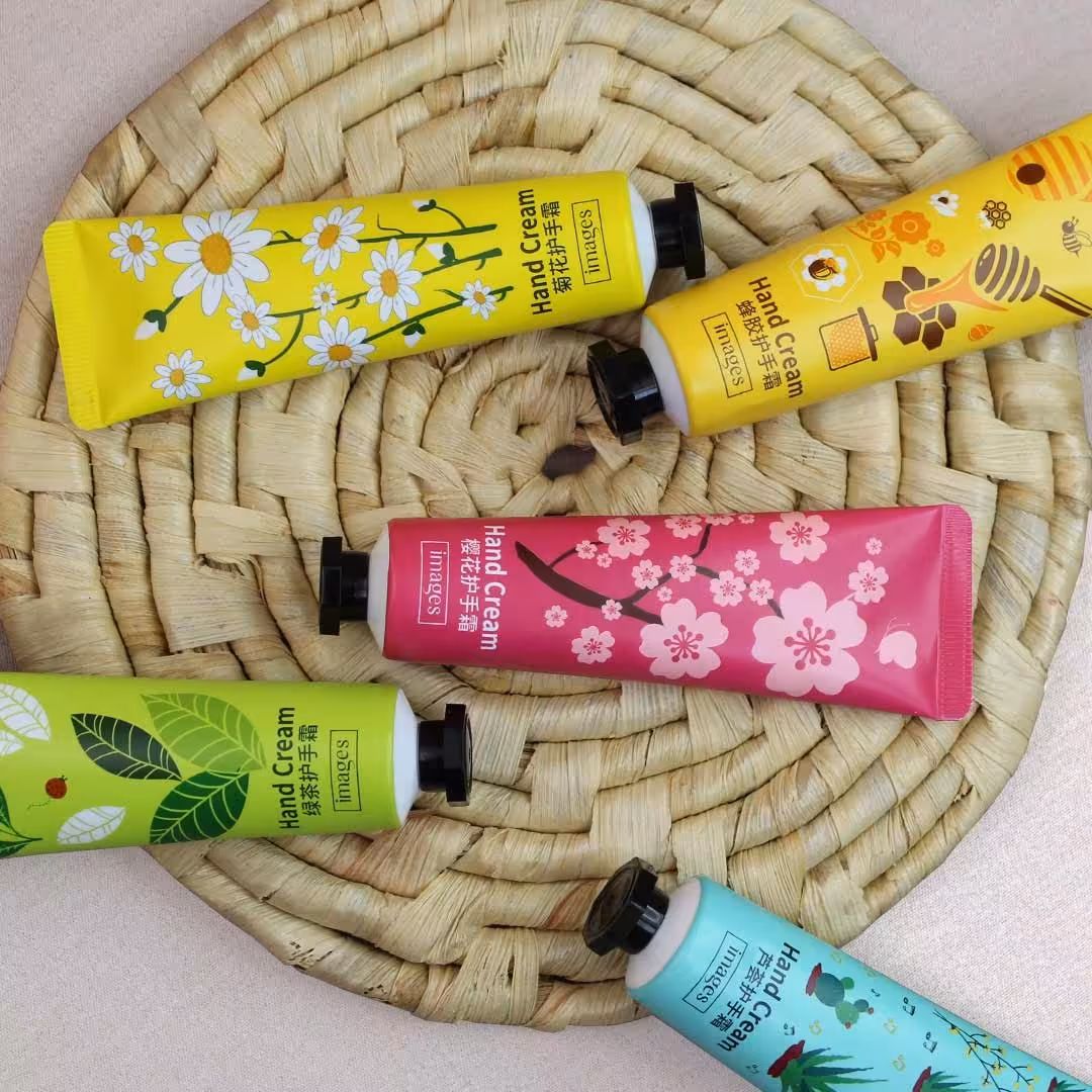 کرم مرطوب کننده و آبرسان تیوپی  مخصوص دست و پا و صورت 