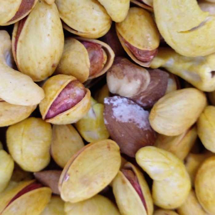 آجیل چهارمغز فوق اعلاکم نمک تازه تردخوشمزه مغزبادام ایرانی روزشکن پسته احمدآقایی