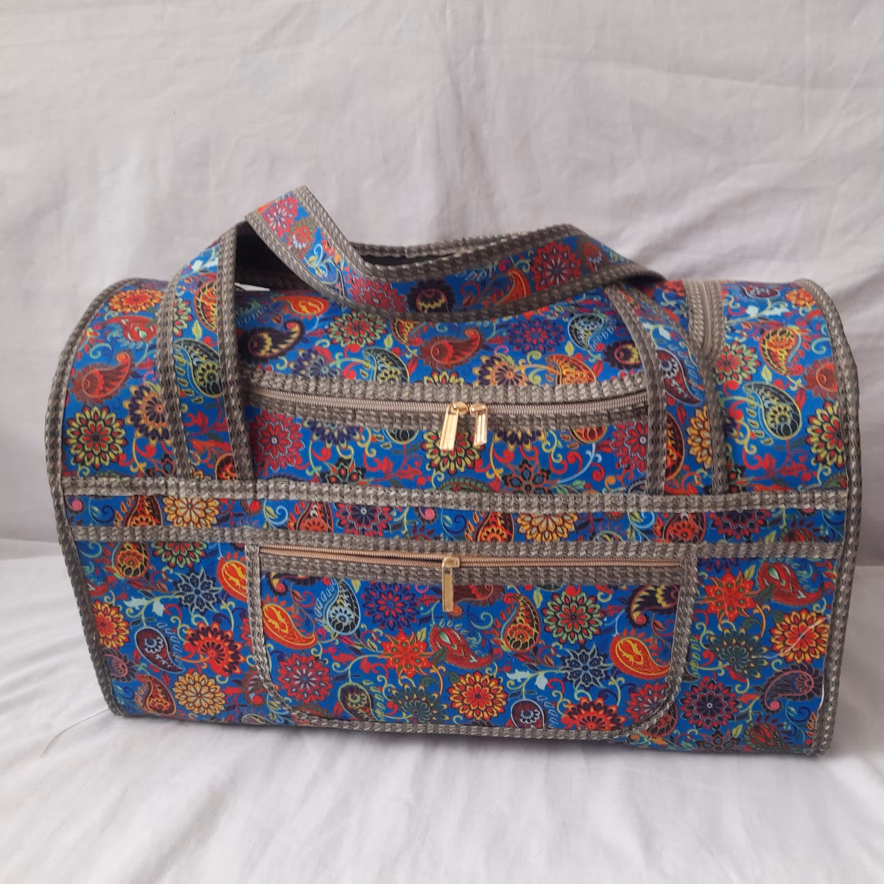 کیف  مسافرتی  جنس کرپ نوار خاویار زیپ فلزی 