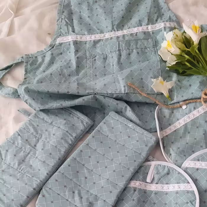 سرویس آشپزخانه یک پیشبند 3عدد دمکنی یک جفت دستگیره یک جفت دستکش فر جنس پارچه نخی