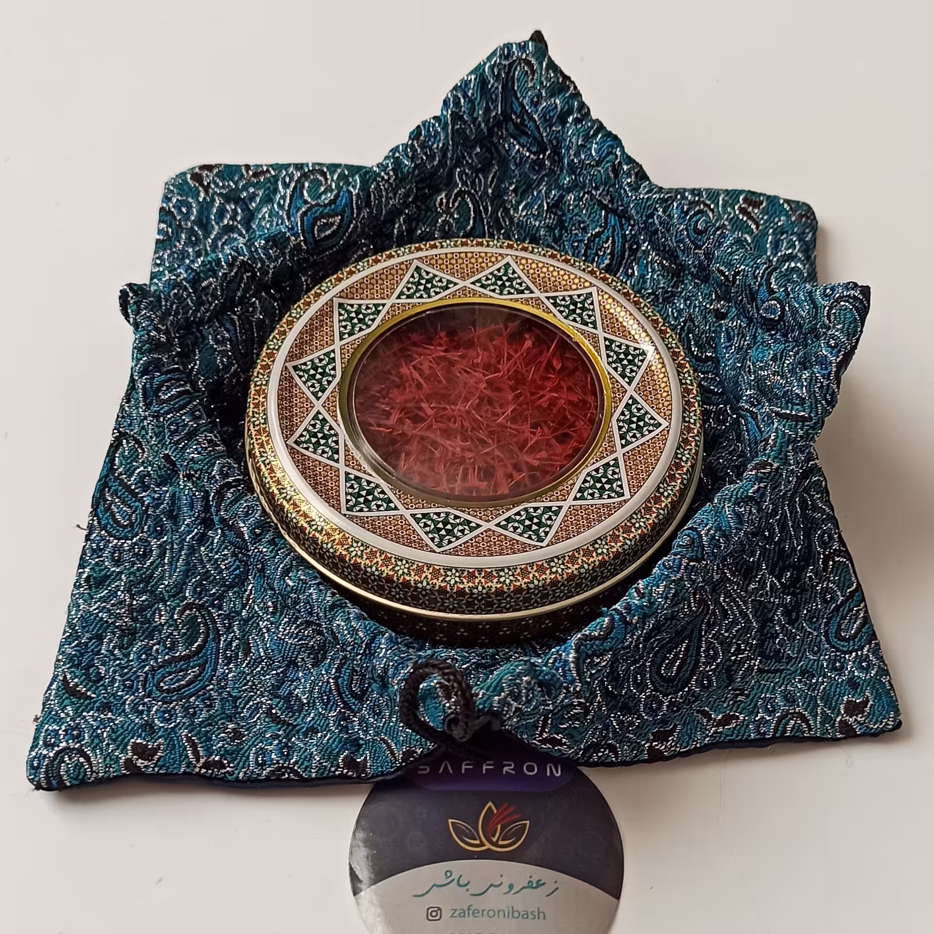 زعفران سوپر نگین قلم درشت درجه یک به همراه ظرف خاتم و باکس ترمه