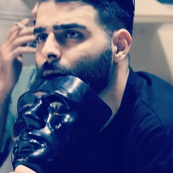 نقاب بازی مافیا 12 عددی به همراه یک بسته کارت بازی مافیا و جعبه دسته دار قابل حمل