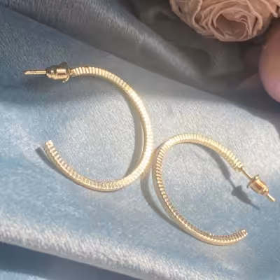 گوشواره شیک دخترانه ضد حساسیت فوق العاده زیبا در گوش