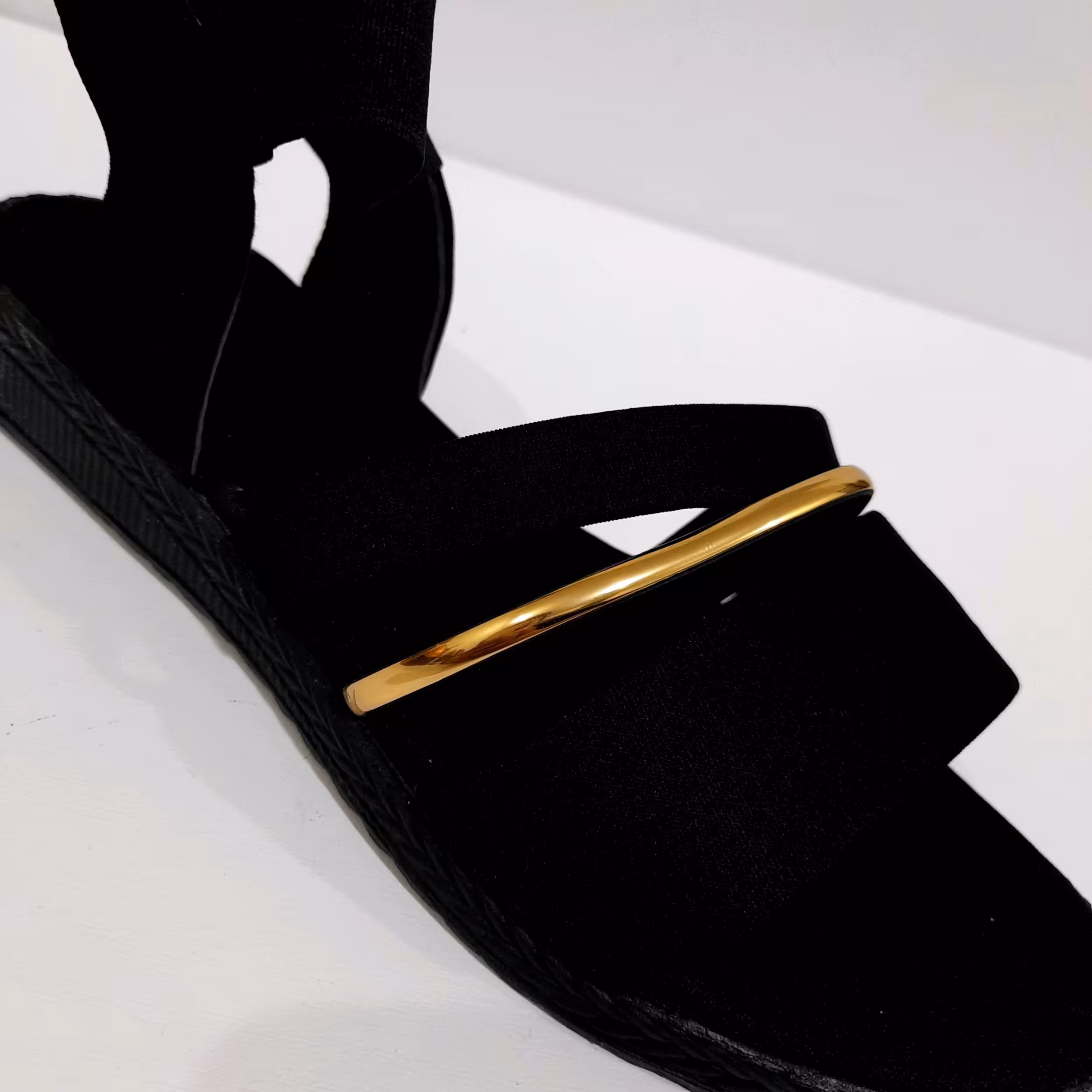 صندل زنانه             رنگ مشکی                  سایز از 38 تا 41 