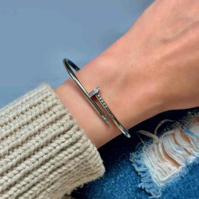 دستبند میخی