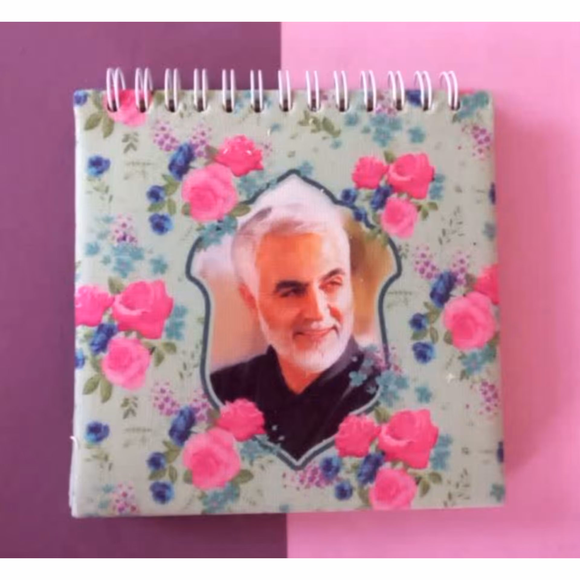 دفتر  50 برگ طرح سردار سلیمانی.  نخودی ساده.  جلد پارچه ای . در سه رنگ زیبا