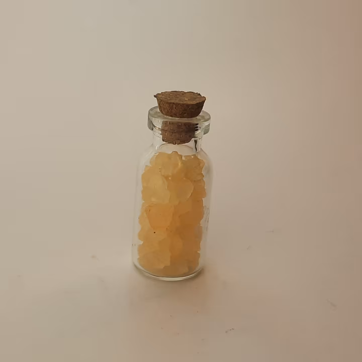 شیشه سنگ آرزوها سنگ نمک کد 180 سنگ نمک معدنی رنگ شده یا هالیت