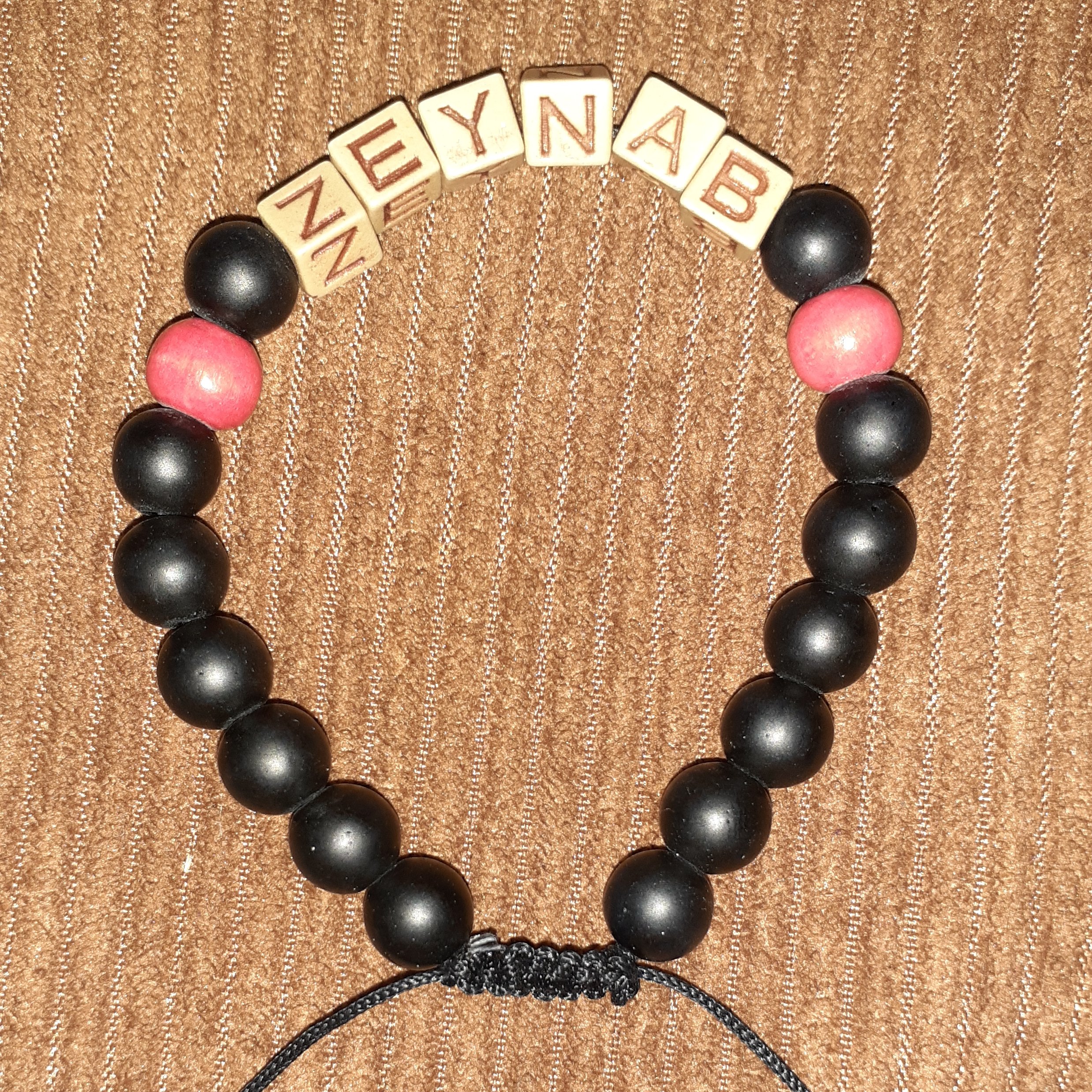 دستبند مهره ای اسم زینب 