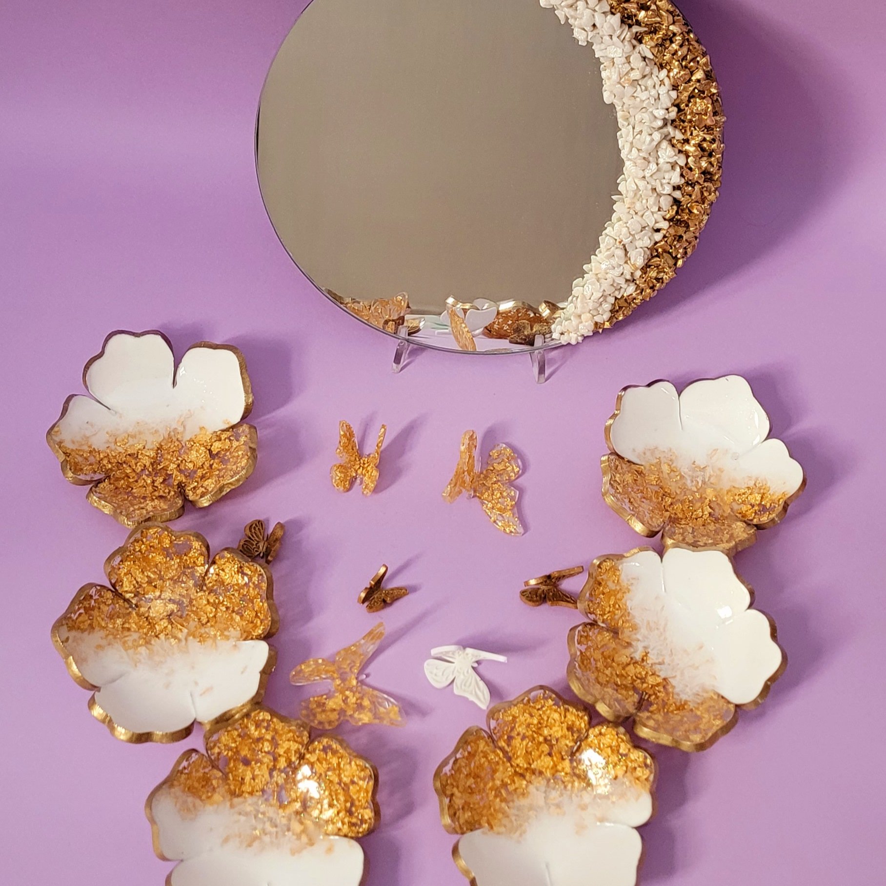 ست هفت سین رزینی سفید6پیاله قطر 13 سانت  به همراه اینه قطر 20 سانت