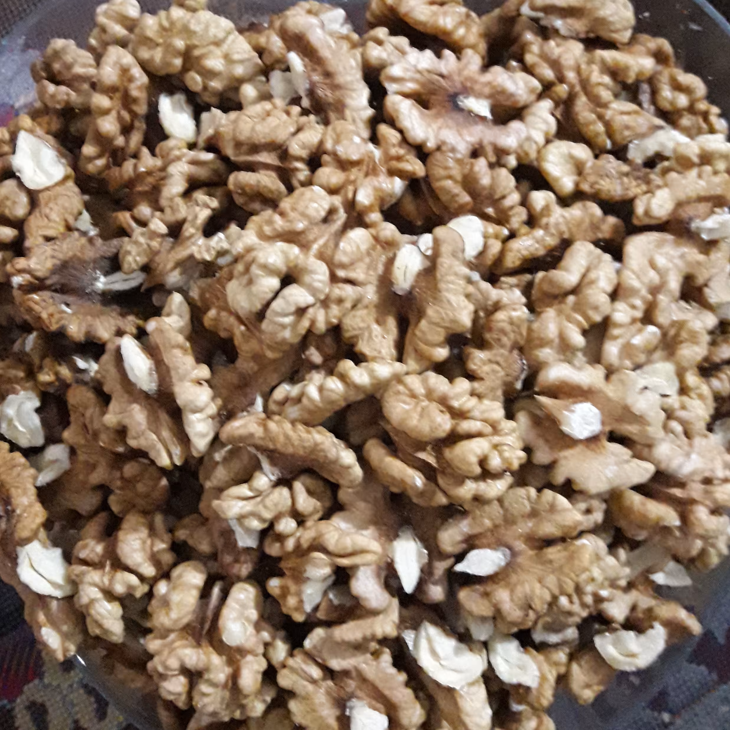 مغز گردو درجه یک چرب بلغاری300 گرمی ارسال رایگان 