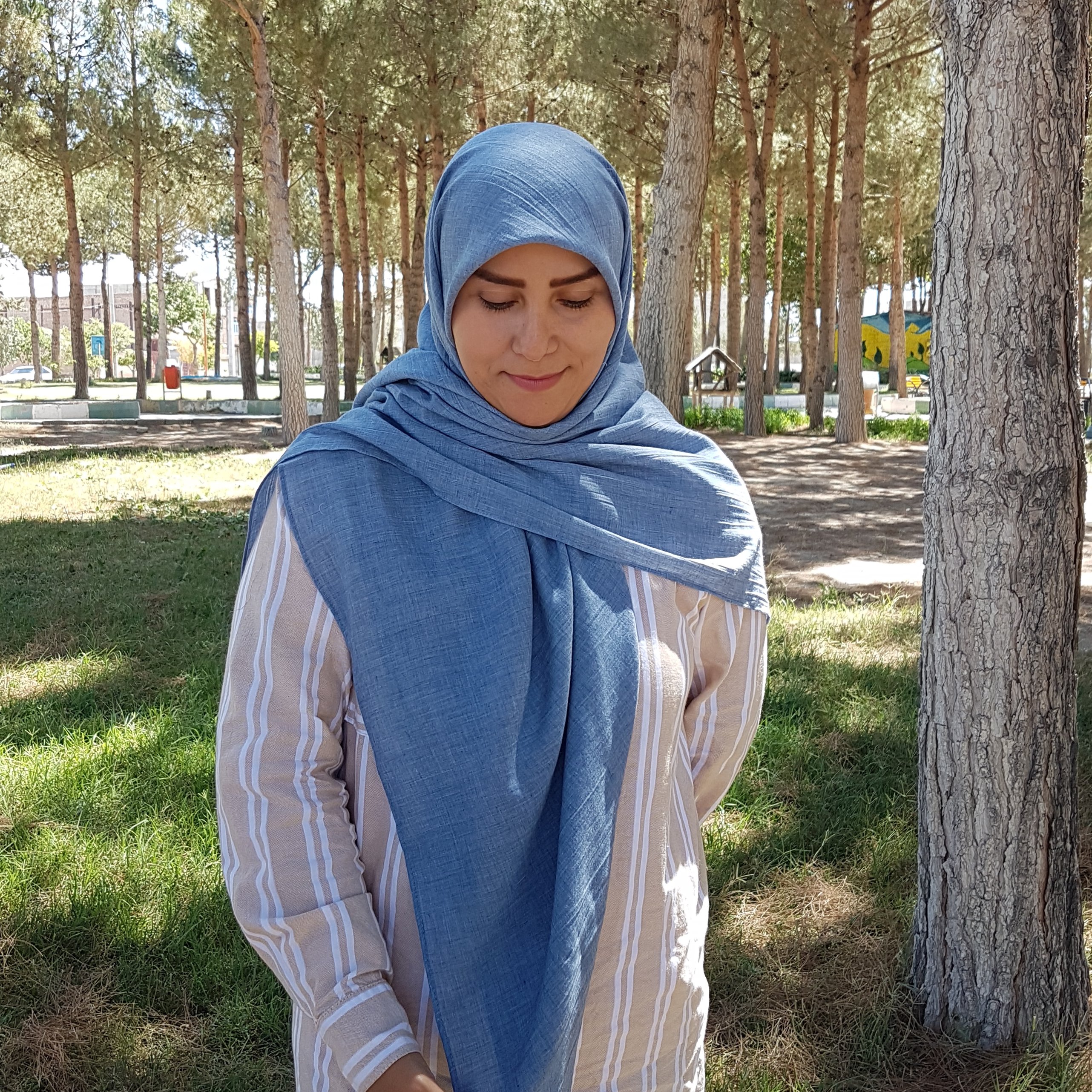 روسری نخی مزونی وال با منگوله زیبای برگ