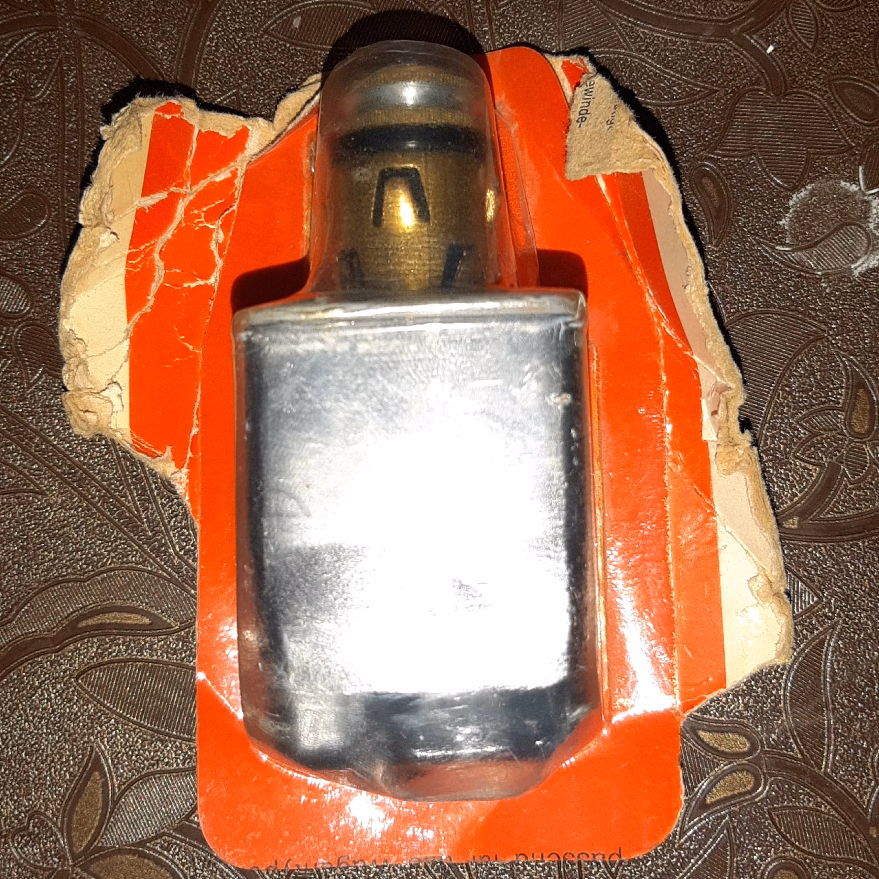 فندک خودرو بسیار قدیمی و ساخت کشور آلمان که به صورت خودکار عمل می نماید