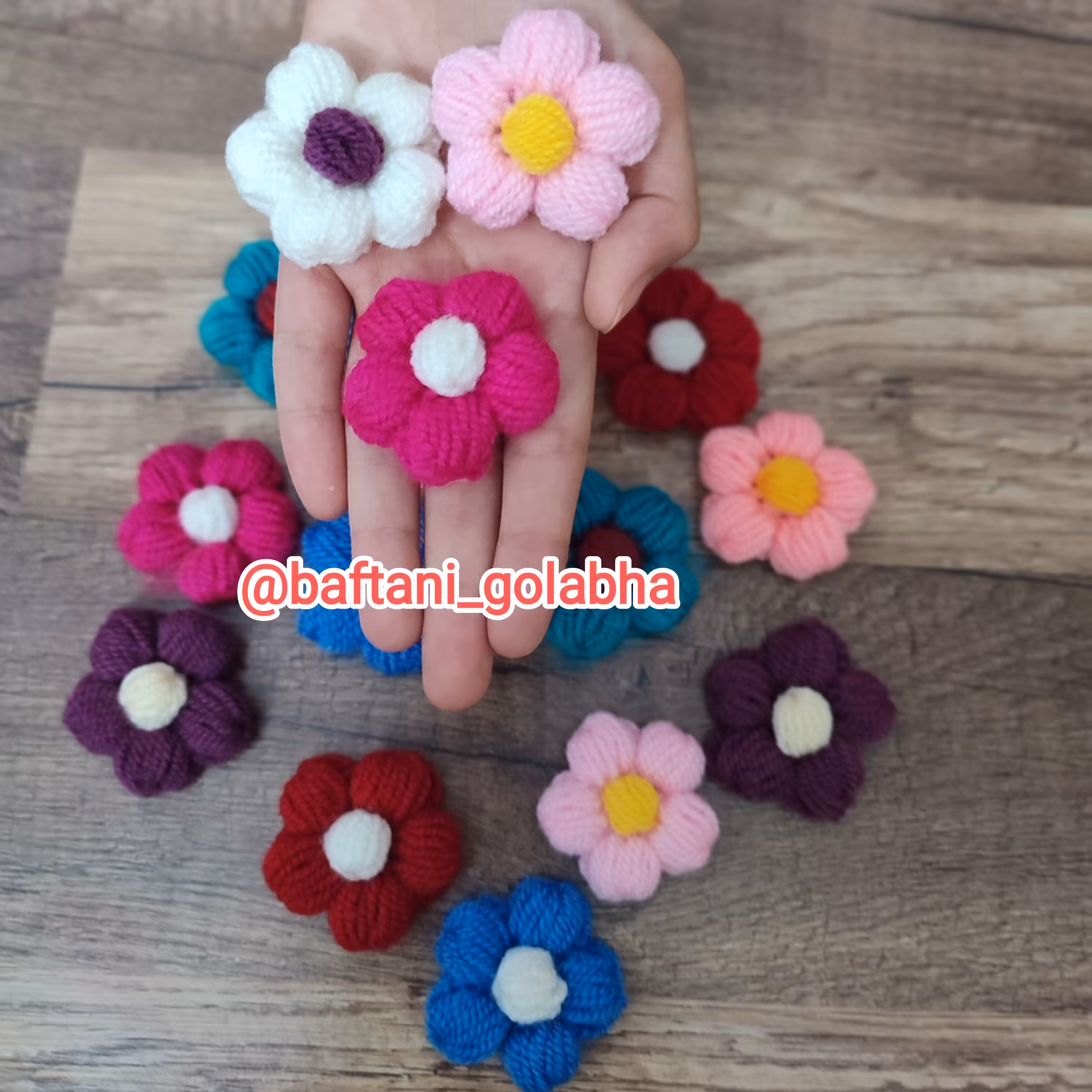 گل پفکی پنج پر و شش پر  بافته شده با کاموا اکریل تاب سفارش بده در هر رنگی که دوست داری 