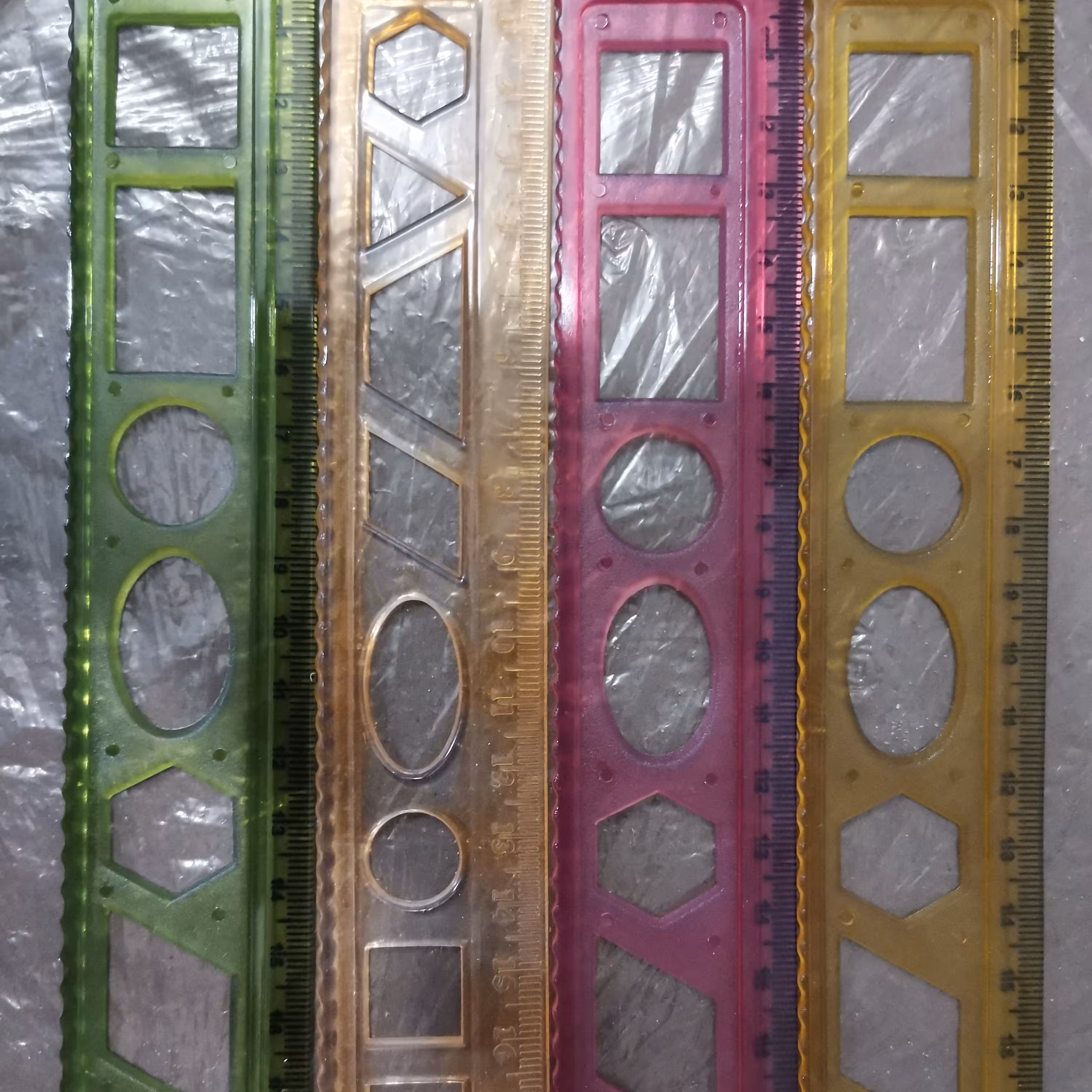 خط کش 20 سانتی شابلون دار ژله ای