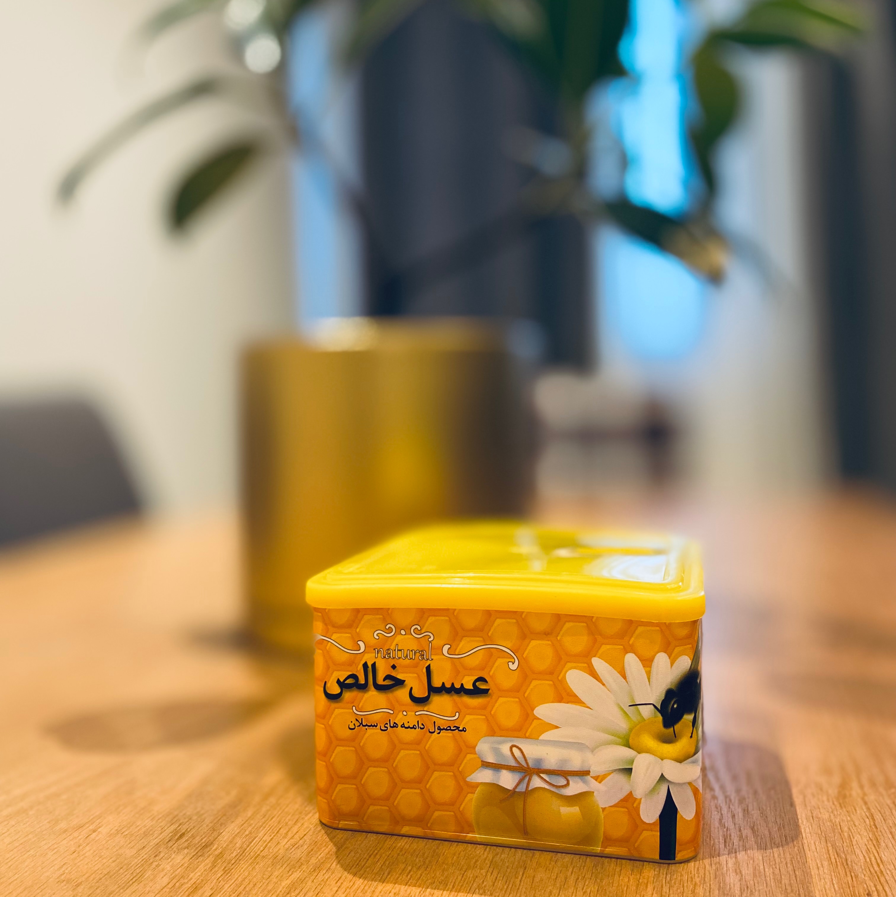 موم عسل 100 در 100 طبیعی اردبیل ( یک کیلو )