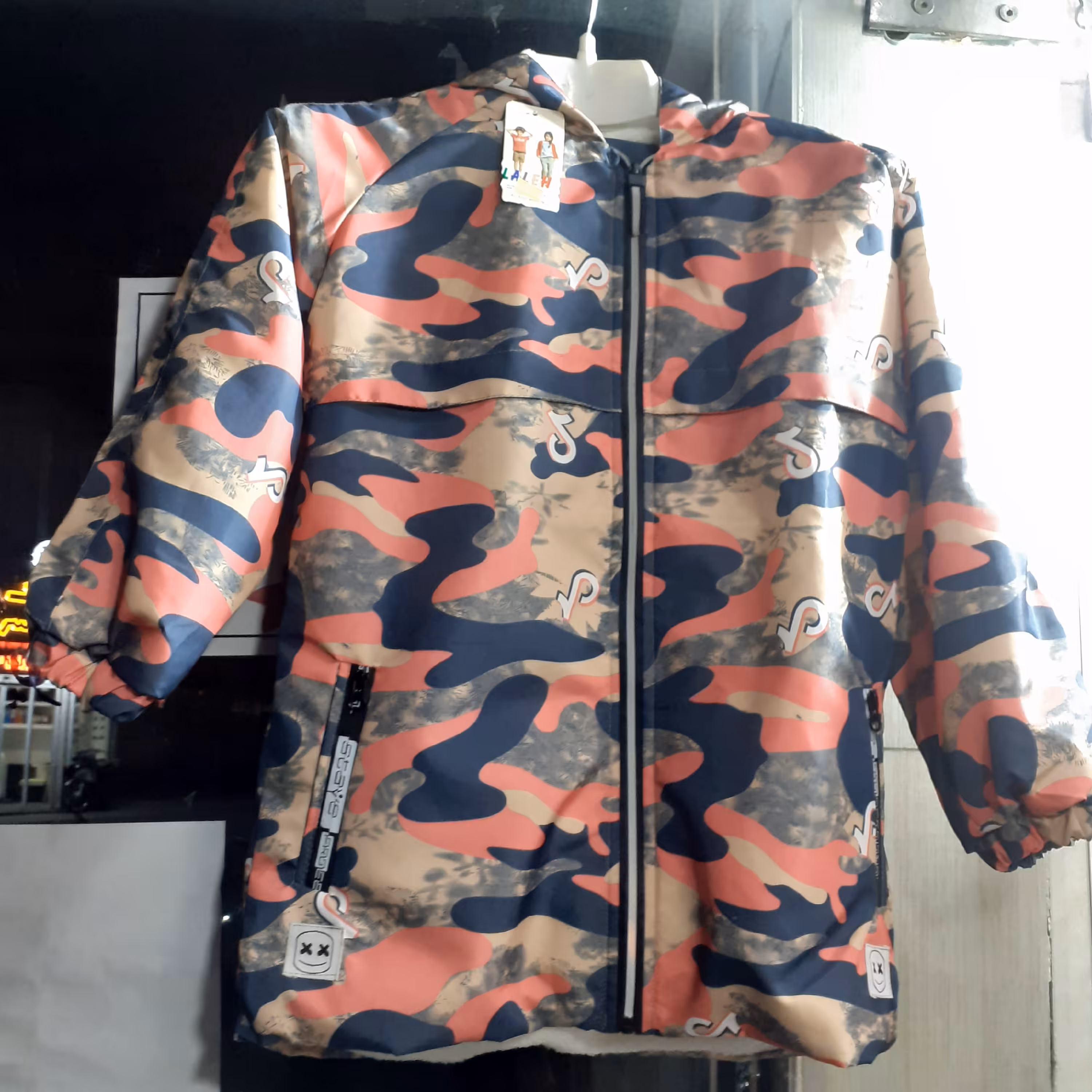 حراج ویژه کاپشن دخترانه کاپشن بچگانه چریکی سایز 55 ضد آب داخل خز بره ای بارانی دخترانه زد آب