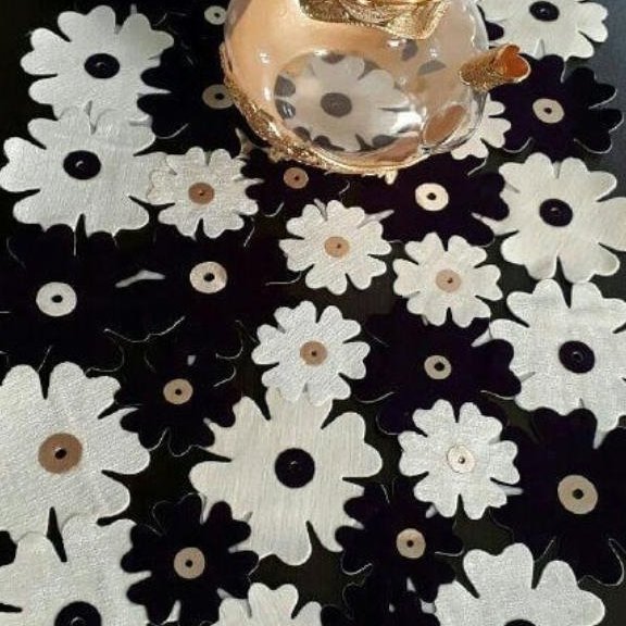 رومیزی طرح گل