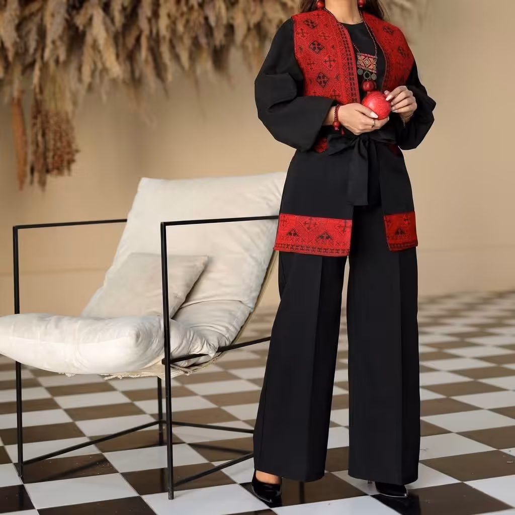 ست 7 تیکه یلدایی شامل شومیز  شلوار وست وشال و پک گردنبند و گوشواره و دستبند