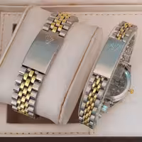 فروش فقط بصورت ست
ست ساعت رولکس بنداستیل دورنگ صفحه مشکی. شیشه ذره بینی
کیفیت عالی. تقویم دار
دارای جعبه کادویی مخصوص 